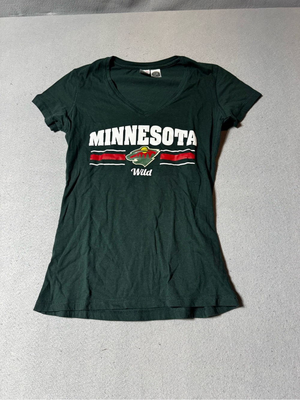 Minnesota Wild NHL Women's Green V-Neck Tee Size S